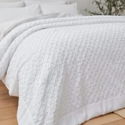 Edison Embossed Textured White Bedspread -DUNELM Furniture Shop 30788496 alt01