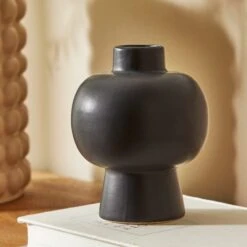 Black Abstract Vase -DUNELM Furniture Shop 30796619 alt01