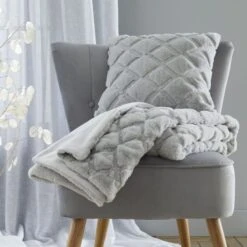 Catherine Lansfield Cosy Diamond 130cm X 170cm Throw -DUNELM Furniture Shop 30812045 alt03