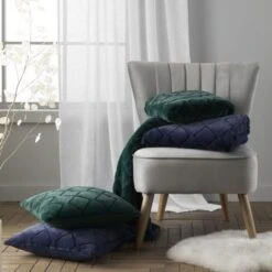 Catherine Lansfield Cosy Diamond 130cm X 170cm Throw -DUNELM Furniture Shop 30812063 alt03