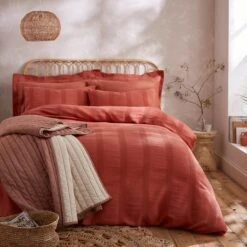 Tetbury Bedspread -DUNELM Furniture Shop 30873713 alt01