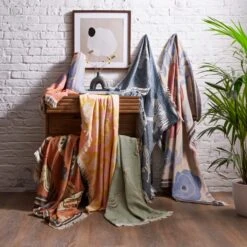 Bee Jacquard Woven Throw 155x170 15 Bee Jacquard Woven Throw 155x170 -DUNELM Furniture Shop 30885996 alt06