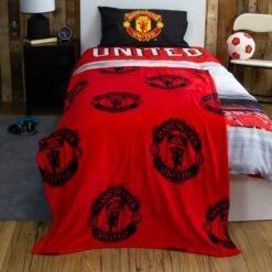 Manchester United Classic Fleece Blanket -DUNELM Furniture Shop 30931081 alt03