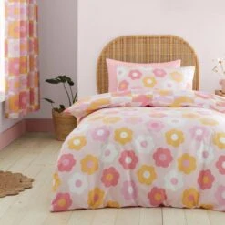 Catherine Lansfield Retro Daisy Duvet Cover And Pillowcase Set -DUNELM Furniture Shop 30931997