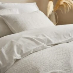 Seersucker Woven Cotton Duvet Cover & Pillowcase Set -DUNELM Furniture Shop 30934691 alt01