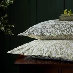William Morris Strawberry Thief 100% Cotton Oxford Pillowcase 8 William Morris Strawberry Thief 100% Cotton Oxford Pillowcase -DUNELM Furniture Shop 30939037 alt02