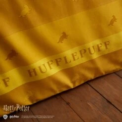 Harry Potter Hufflepuff Reversible Duvet Cover And Pillowcase Set -DUNELM Furniture Shop 30959617 alt06